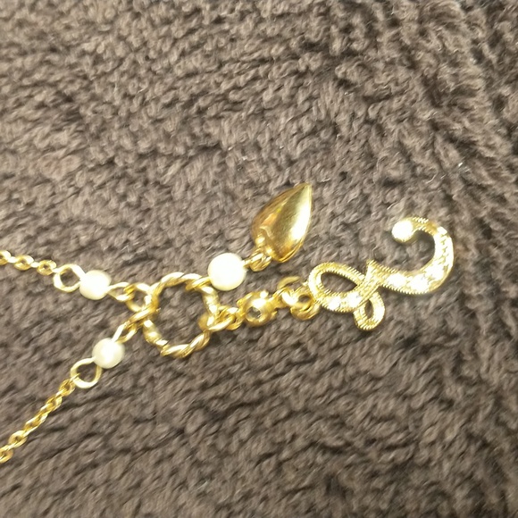 1928 Brand, gold tone and faux pearl, charm necklace - Picture 2 of 7